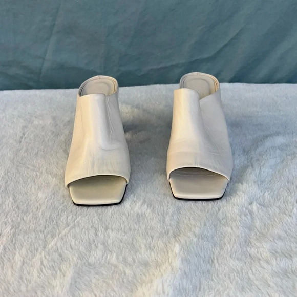 NWOT AEYDE Raf Sandal In Creamy Leather Size 36/US 6 - Picture 1 of 8